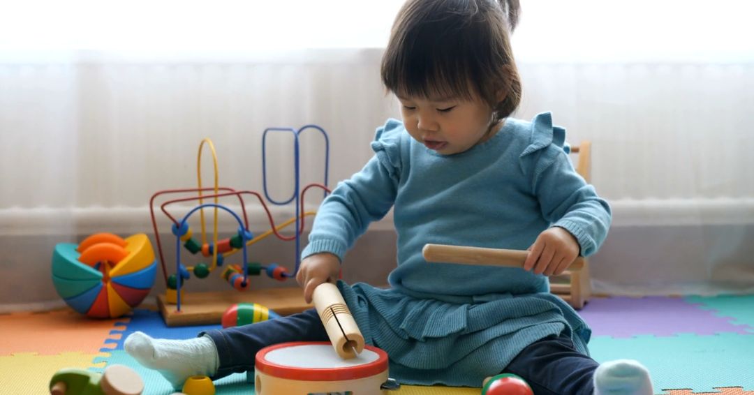 Razvijaju motoriku, sluh i osnovne muzičke veštine kod dece